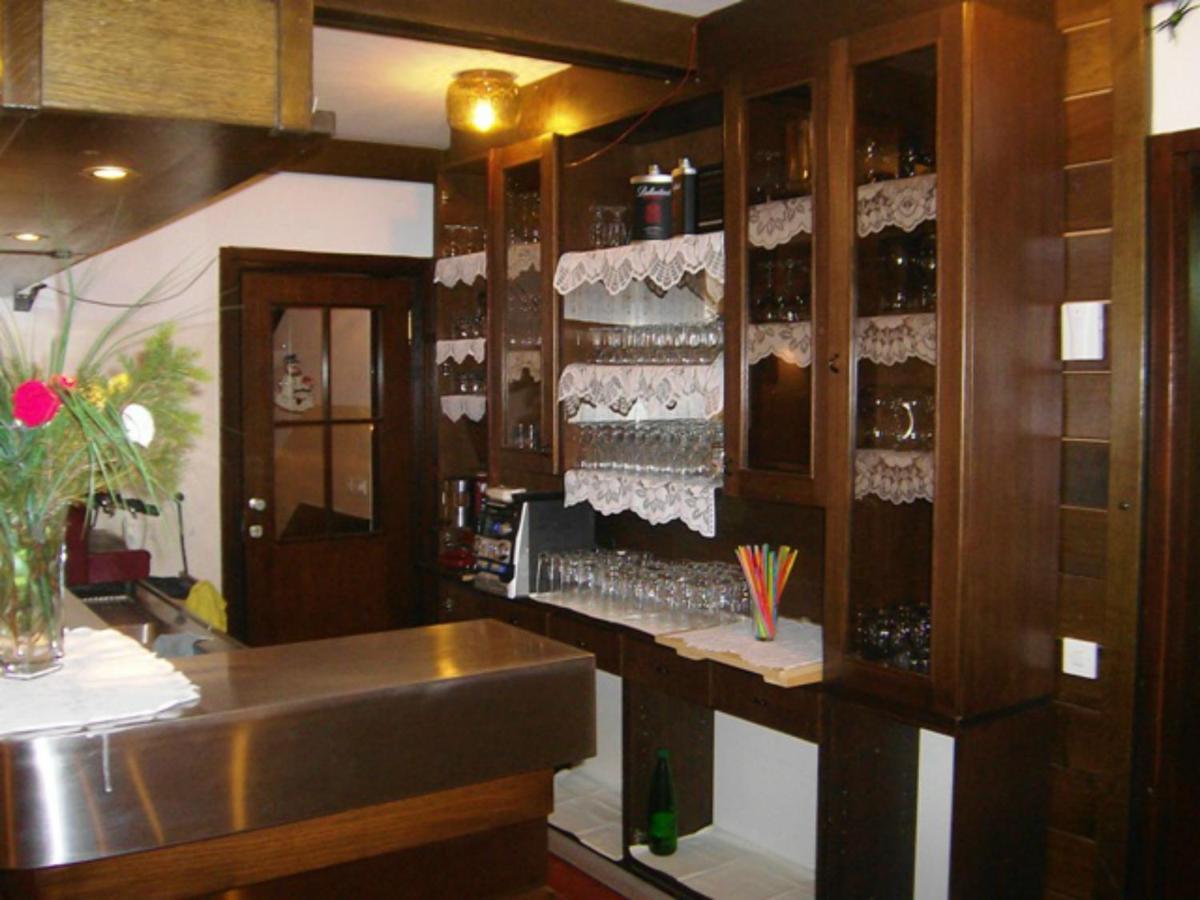 צרקליה נה גורניסקם Accommodation And Restaurant Tia מראה חיצוני תמונה