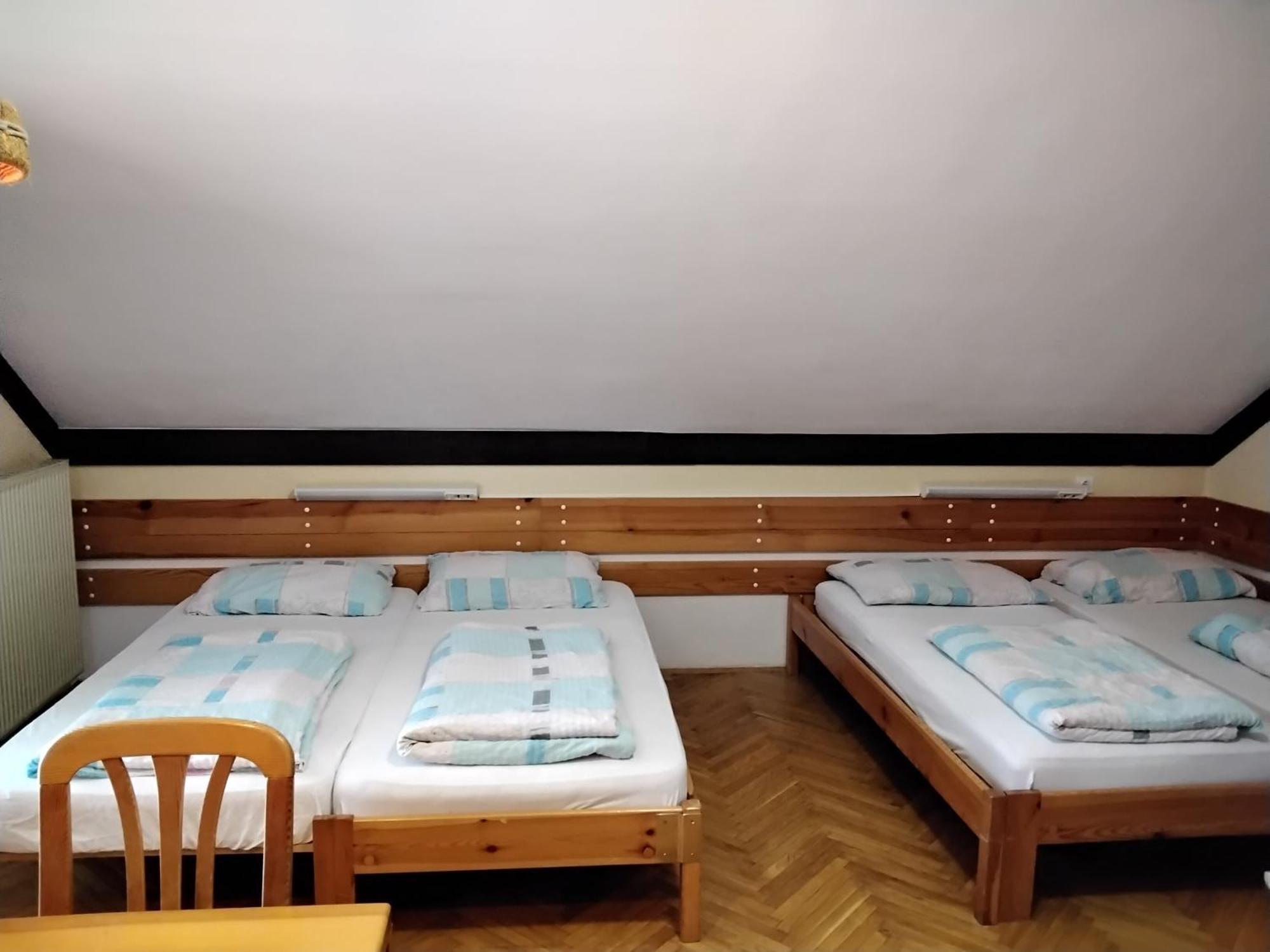 צרקליה נה גורניסקם Accommodation And Restaurant Tia מראה חיצוני תמונה