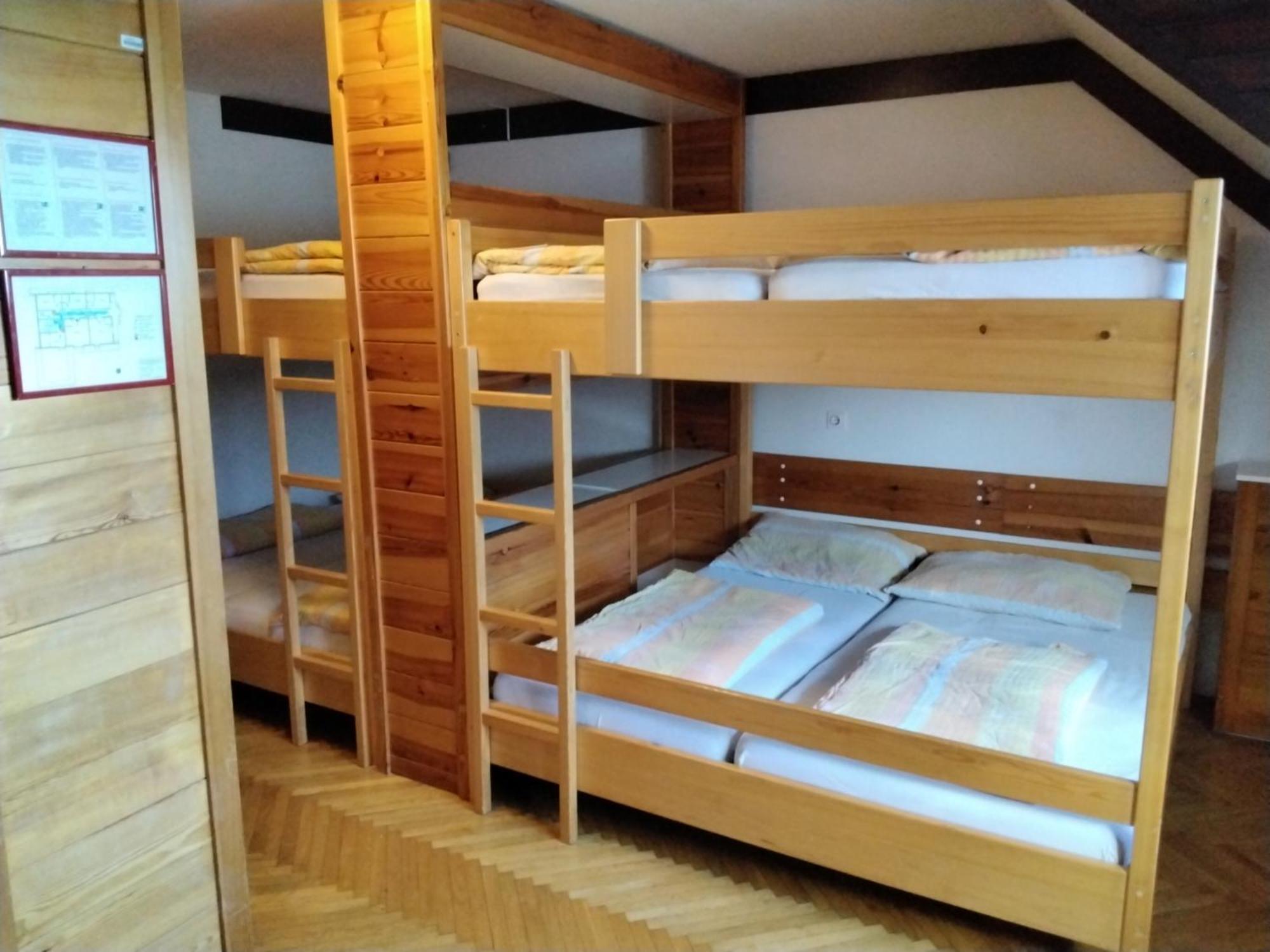 צרקליה נה גורניסקם Accommodation And Restaurant Tia מראה חיצוני תמונה