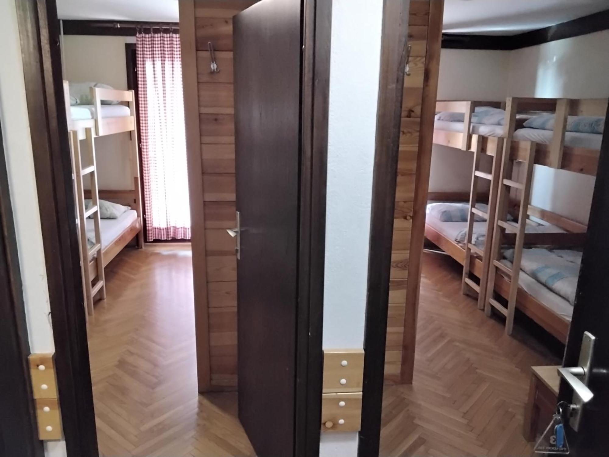 צרקליה נה גורניסקם Accommodation And Restaurant Tia מראה חיצוני תמונה