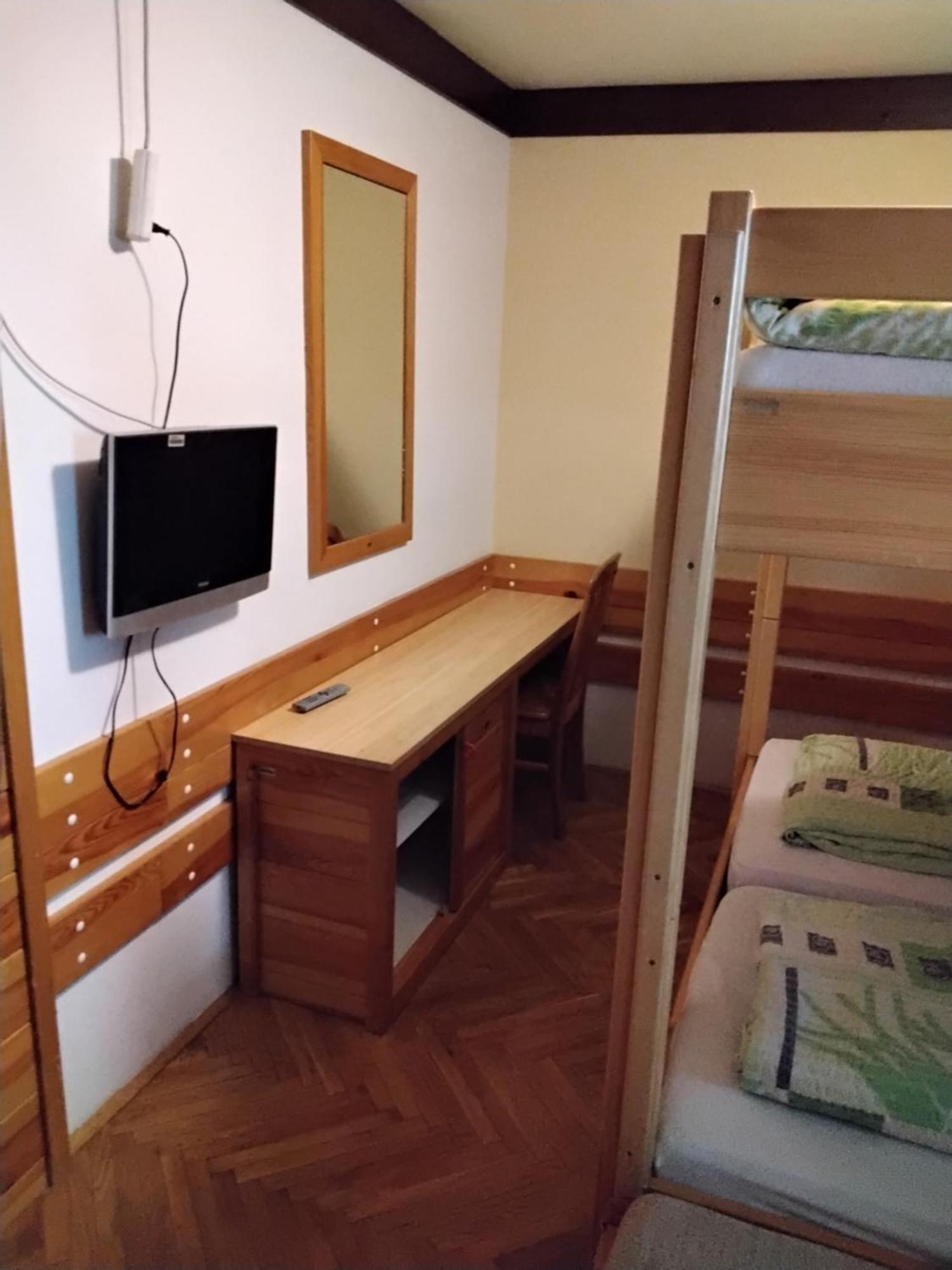 צרקליה נה גורניסקם Accommodation And Restaurant Tia מראה חיצוני תמונה