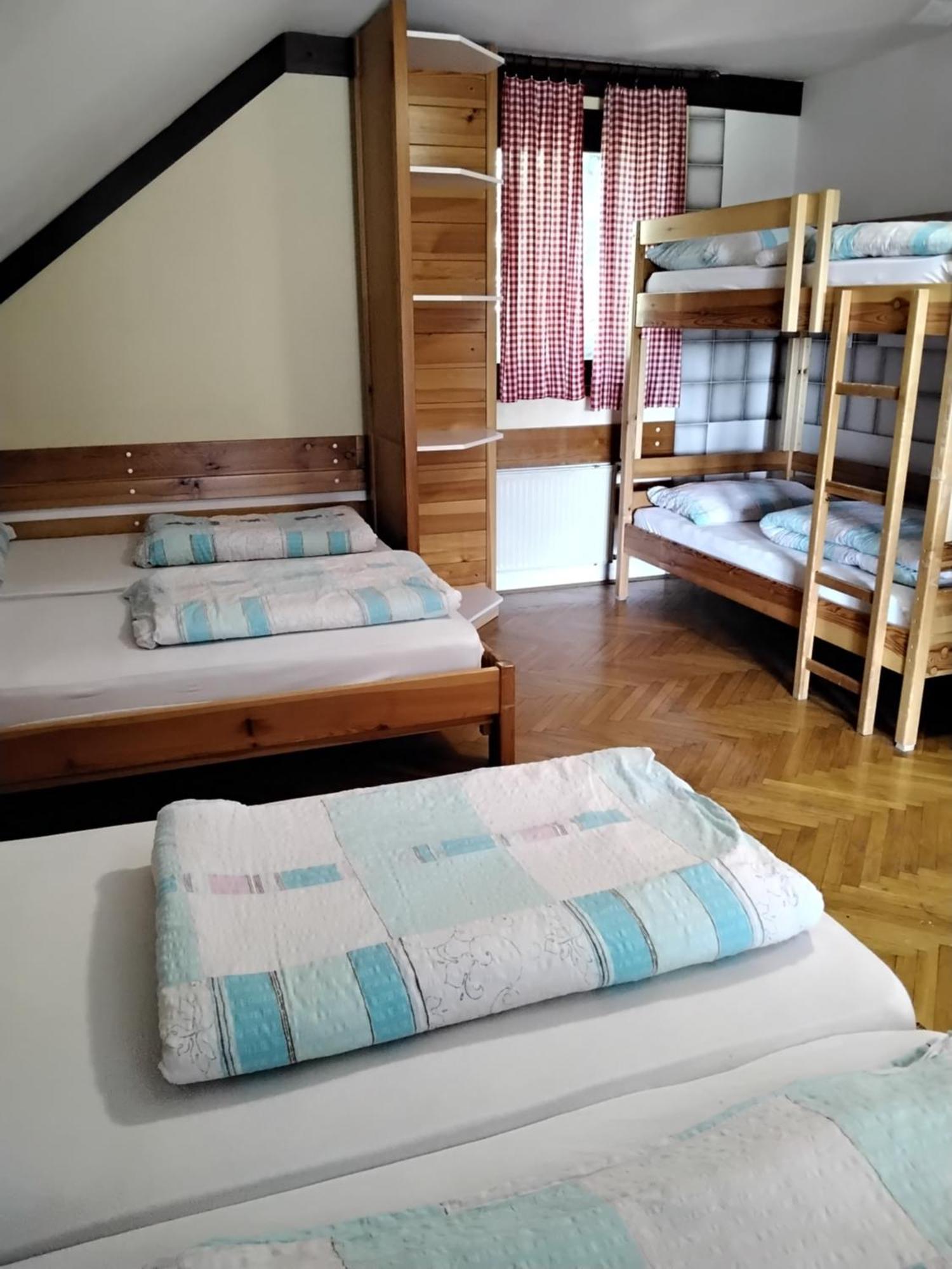 צרקליה נה גורניסקם Accommodation And Restaurant Tia מראה חיצוני תמונה