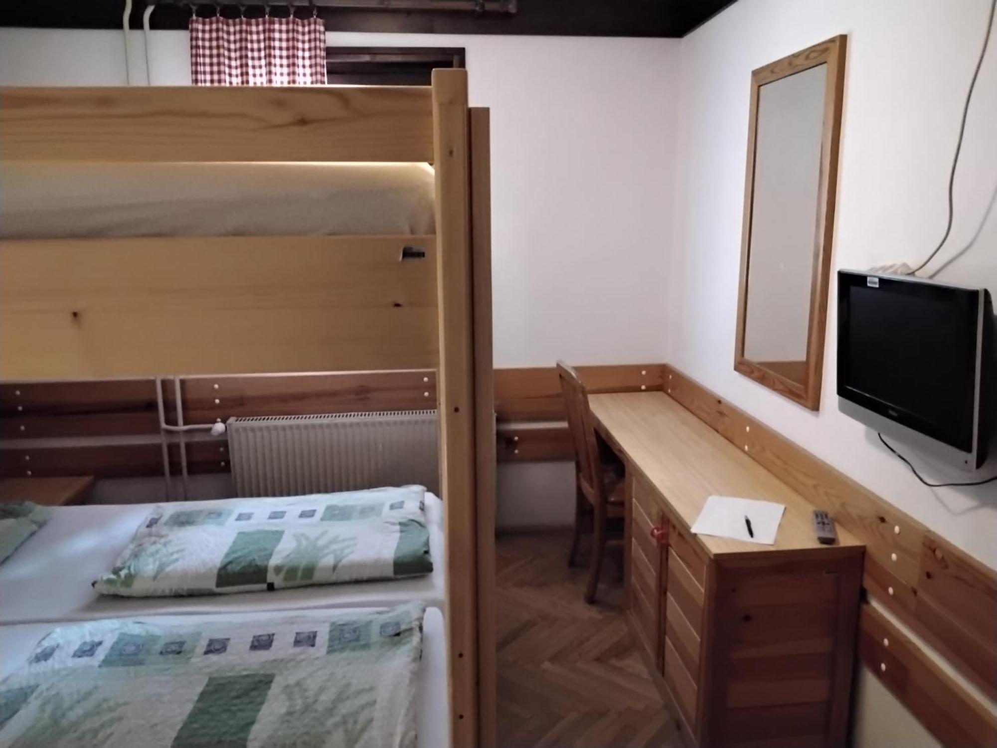 צרקליה נה גורניסקם Accommodation And Restaurant Tia מראה חיצוני תמונה