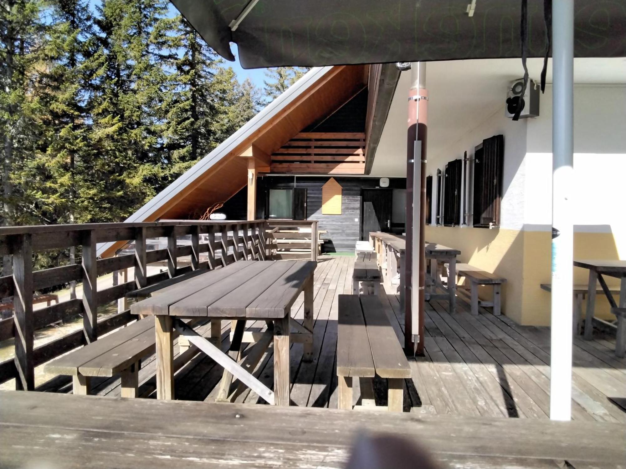 צרקליה נה גורניסקם Accommodation And Restaurant Tia מראה חיצוני תמונה